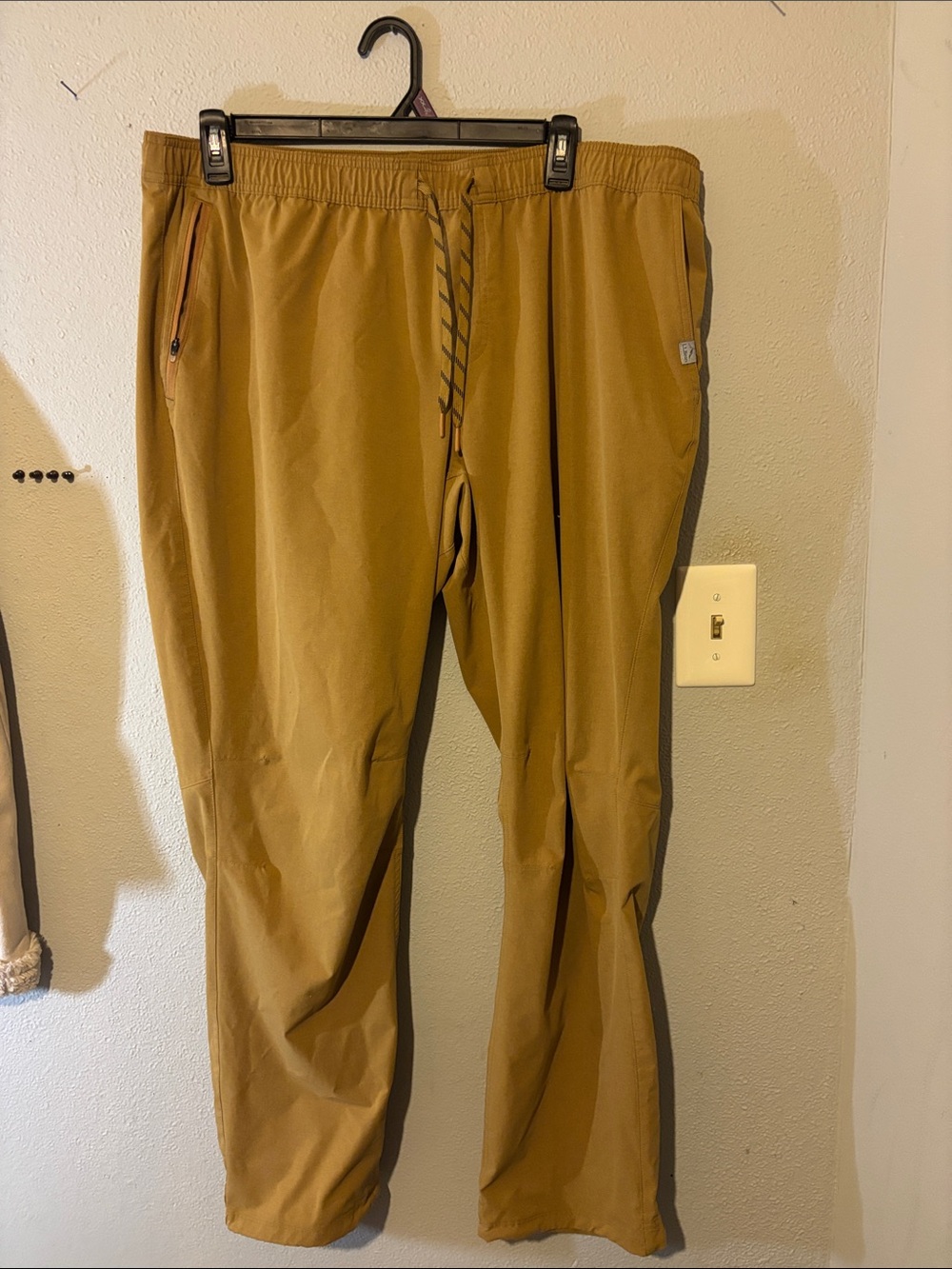 L.L. Bean Men's Drawstring Joggers in Camel Brown